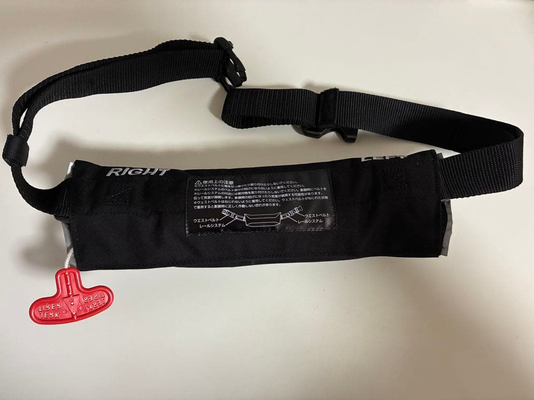 【美品】ダイワ　コンパクトライフジャケット　自動・手動膨脹式　2020モデル