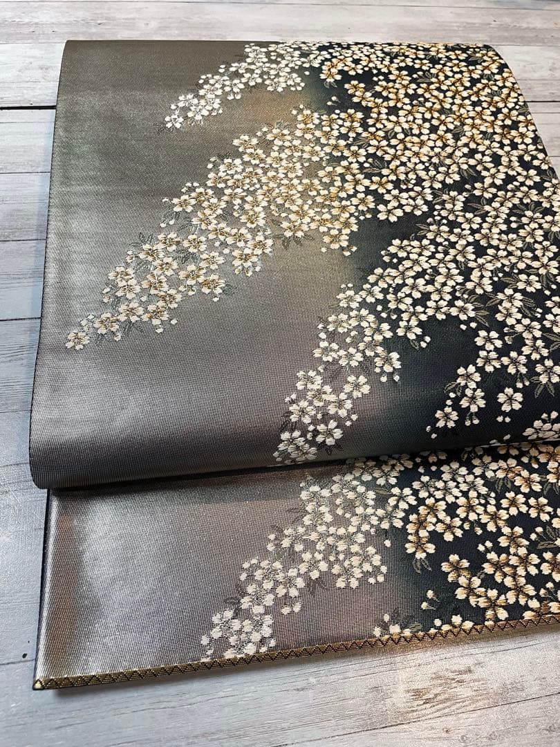 逸品＊正絹 六通柄袋帯 桜舞文様 金銀糸 バイカラー 引箔 美品