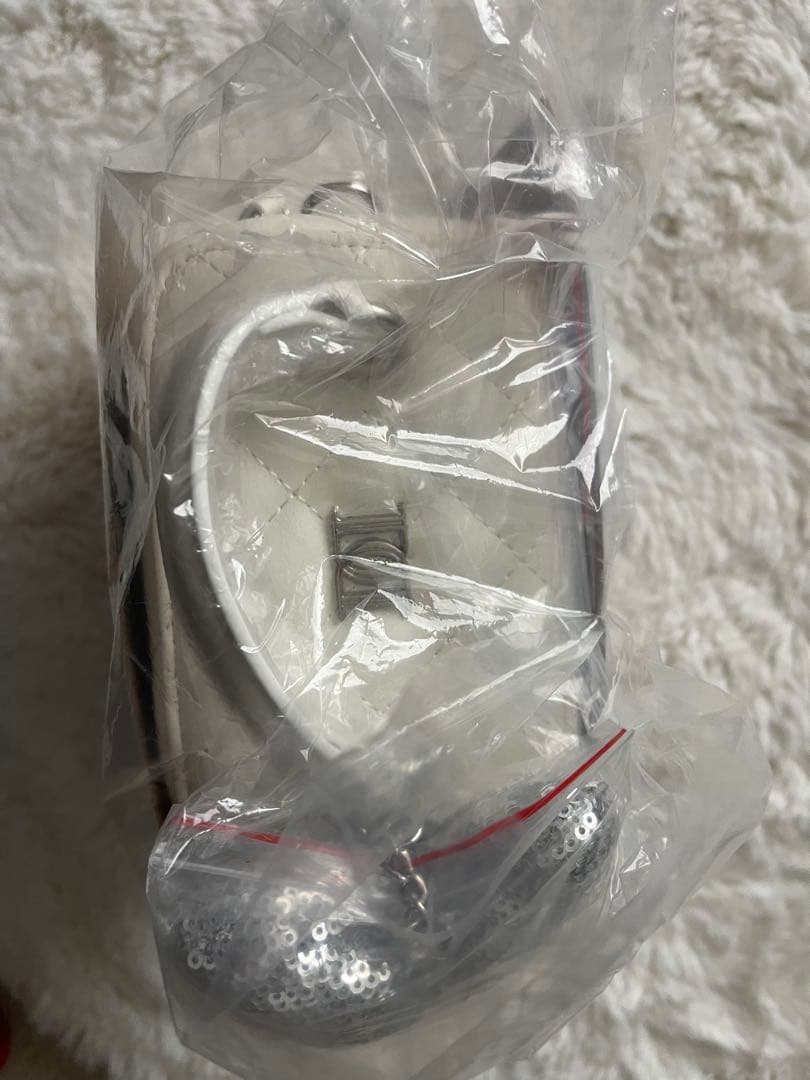 実物写真あり　darich ダーリッチ キルティングスクエアミニバッグ　キティ