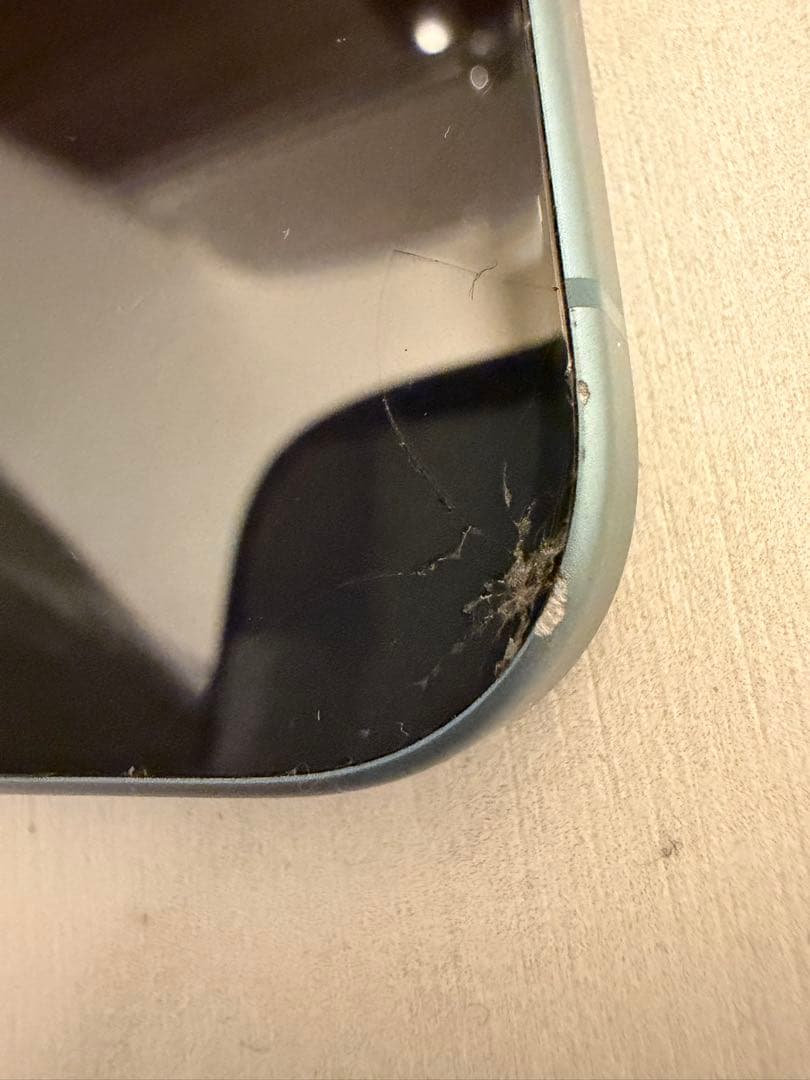 iPhone16 256GB SIMフリー｜画面左下欠けあり｜動作問題なし