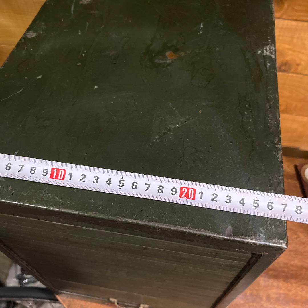 ヴィンテージ　アイアンキャビネット