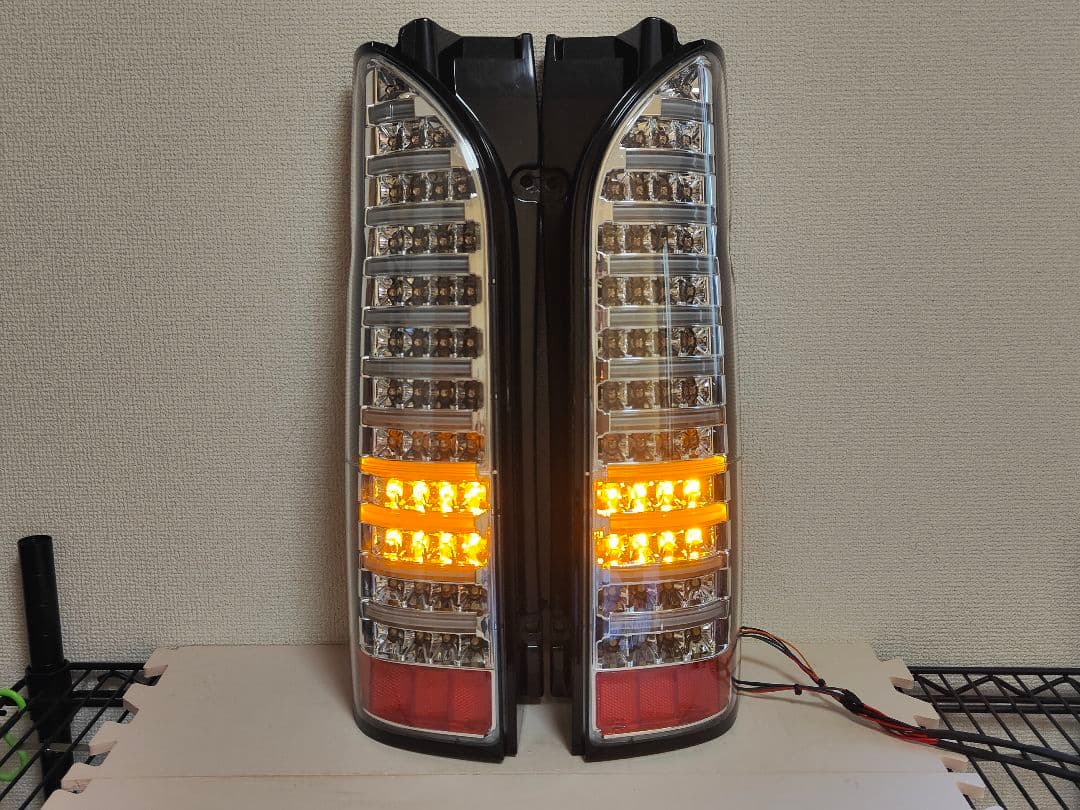 新品未使用品 ハイエース テールランプ ヴァレンティ レガンス ヘリオス