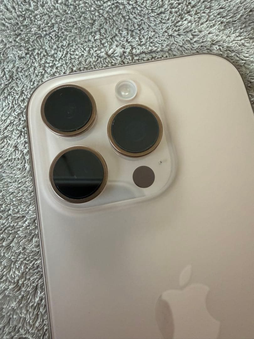 Apple iPhone 16 Pro デサートチタニウム