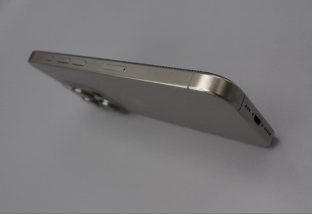 め*る様 Apple iPhone 15 Pro 256GB本体 付属品+新品液