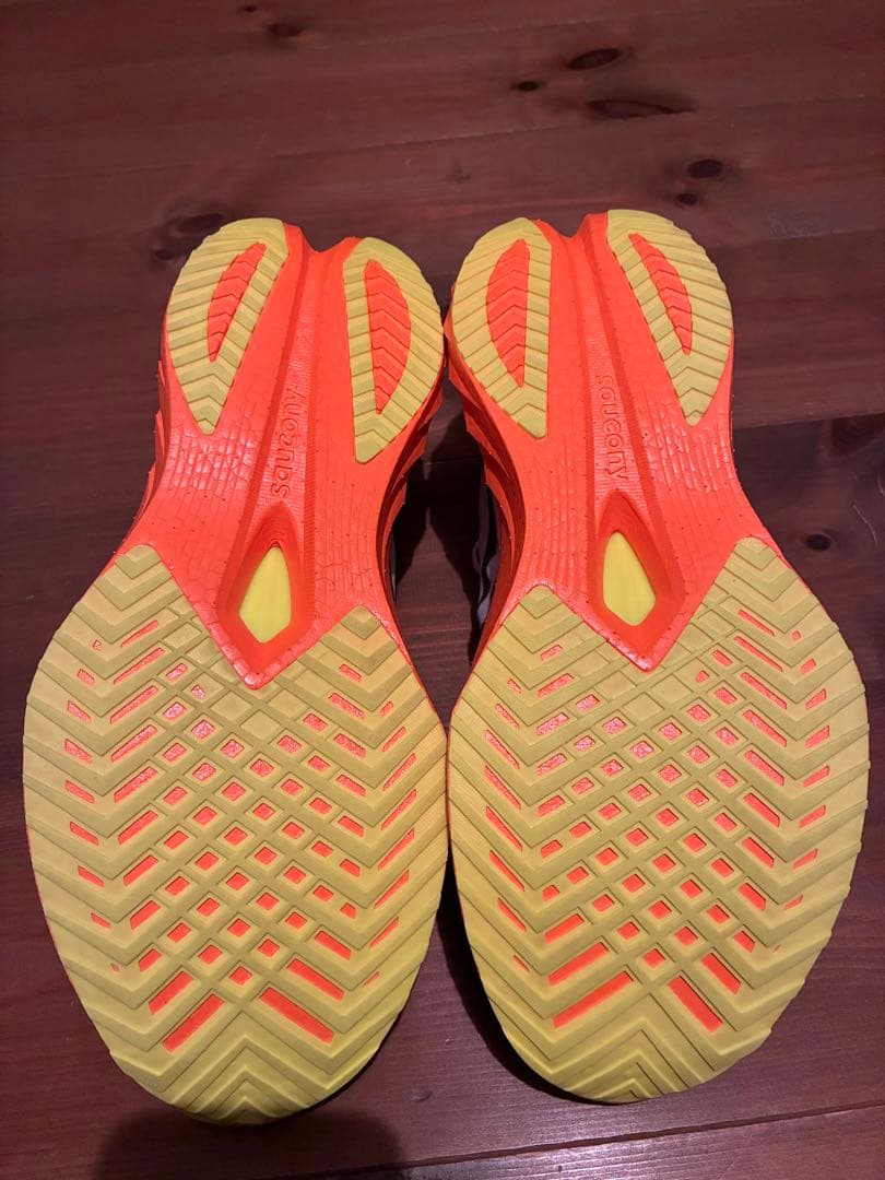 saucony ランニングシューズ ホワイト/オレンジ