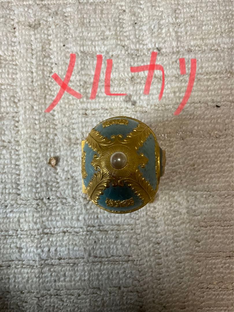 エッグ型のカメオ模様の小物入れ。【オルゴール付き、曲名は分からないです？】。