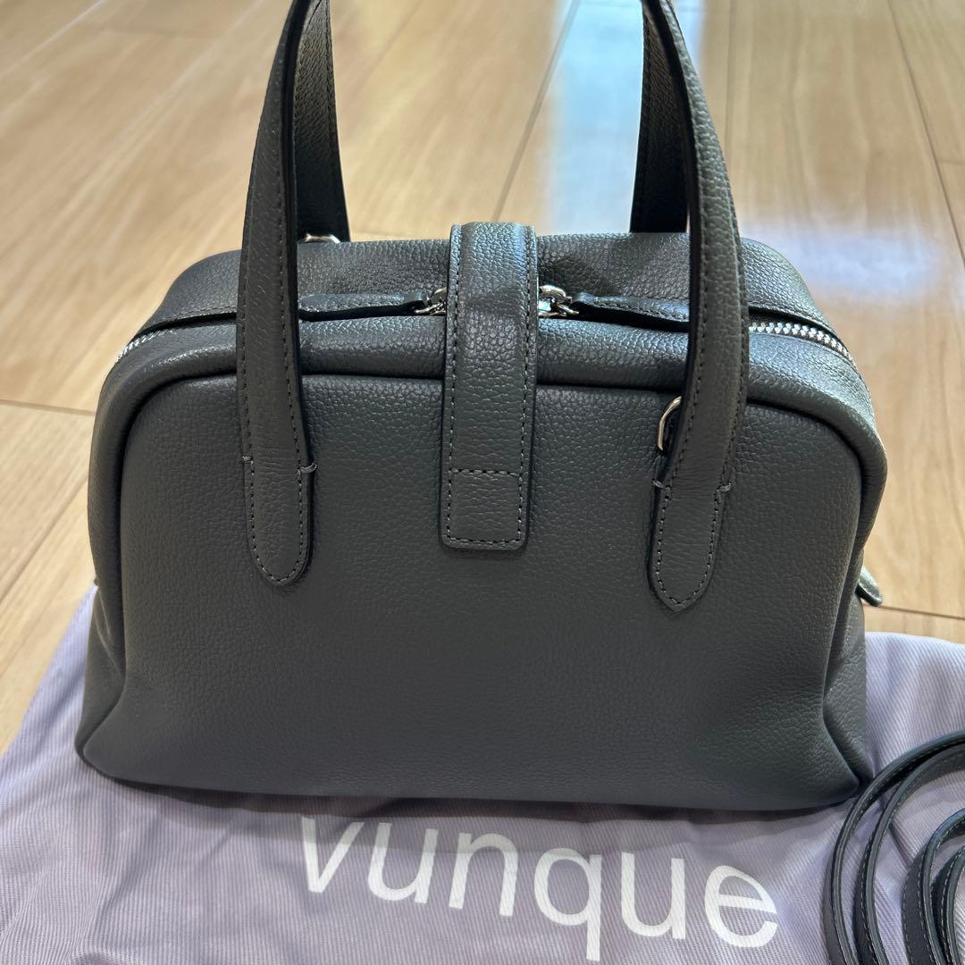 vunque グレー バッグ ショルダーストラップ付き