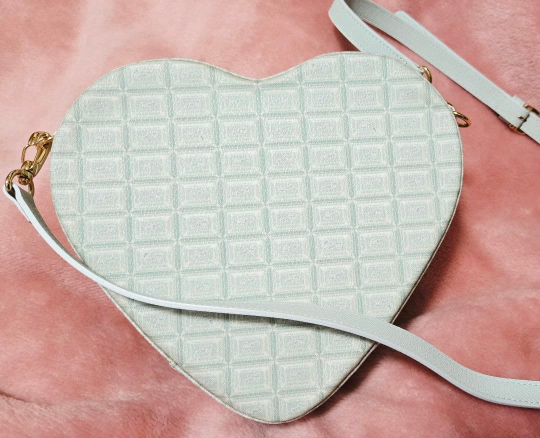 【最終価格】Q-pot. ミントチョコレート ハートクロスボディーバッグ