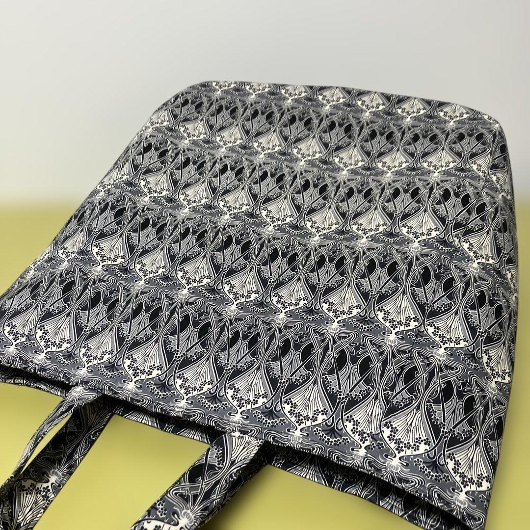 リバティ　ハンドメイド　とっても大きな　トートバック　縦50横50マチ20㎝