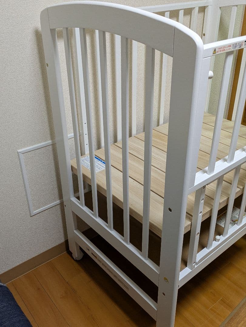 よ*ト様 カトージ　ホワイト木製ベビーベッド キャスター付き