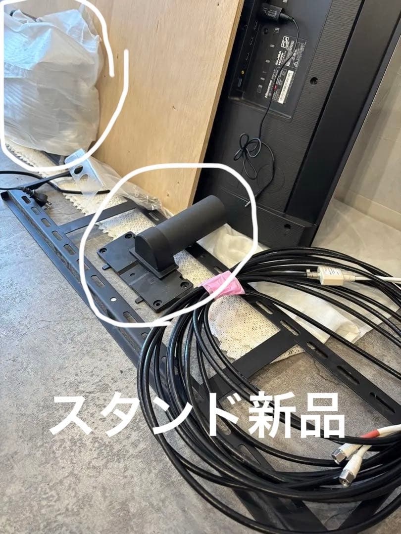 【美品】ハイセンス65型4k と壁掛け一式付けます。スタンドは新品