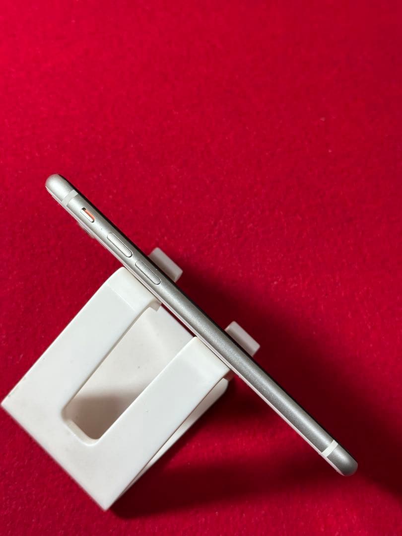 【2699】iPhone SE3第3世代スターライト 64GB simフリー