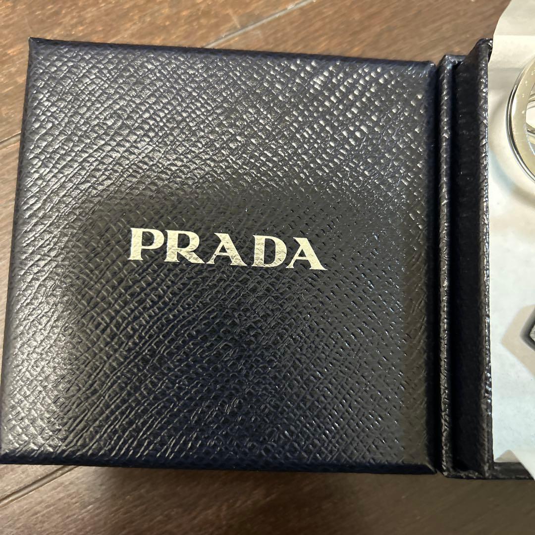 PRADA K型キーホルダー ネイビー レザー