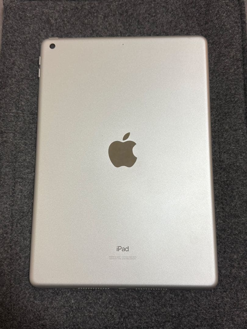 iPad 第8世代　シルバー