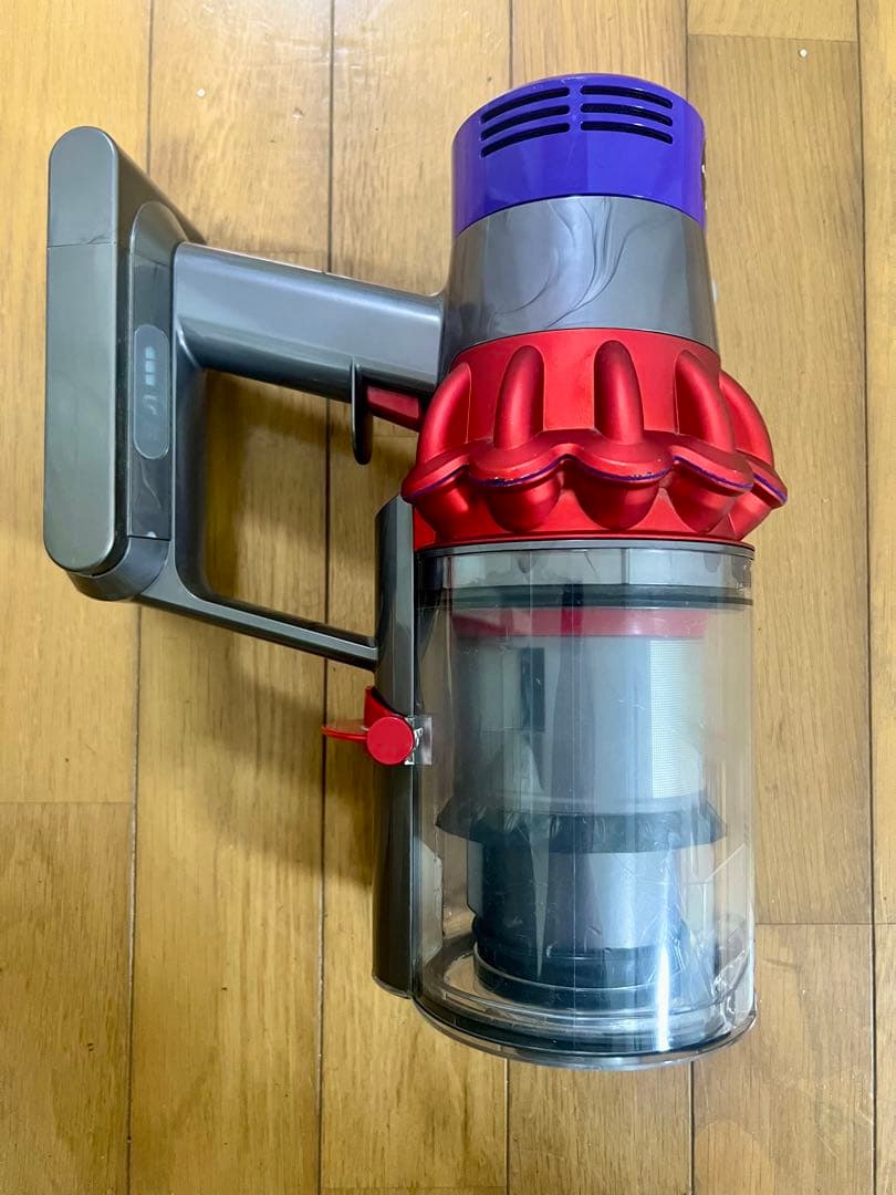 【美品】Dyson ダイソン cyclone V10 fluffy+ SV12