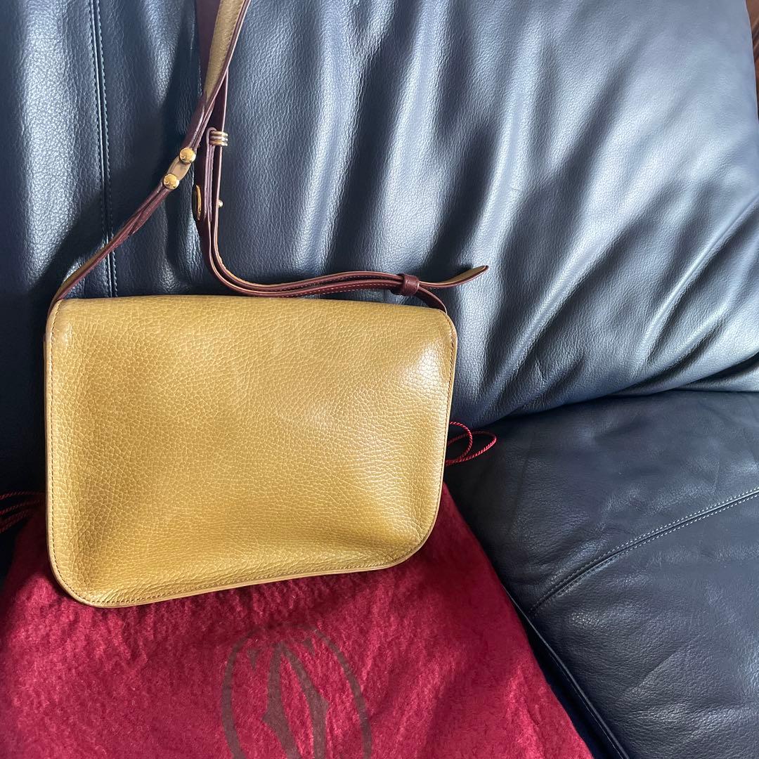 カルティエ　ショルダーバッグ　サコッシュ　レザー　マストライン