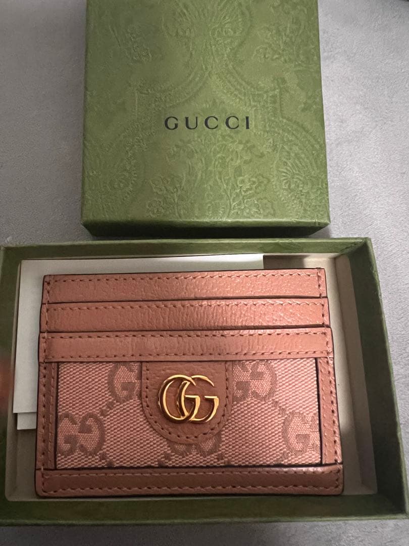 GUCCI ピンクレザー名刺入れ