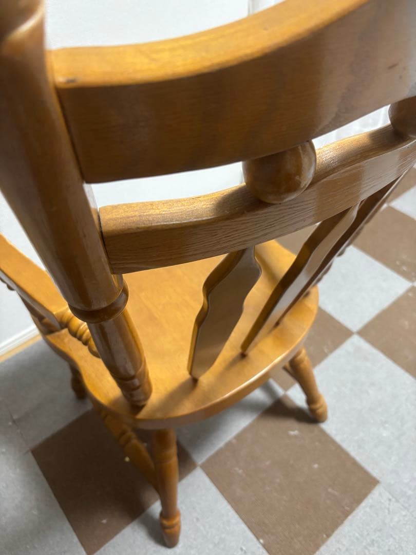 木製アームチェア 肘掛け付き アンティーク調 レトロ椅子