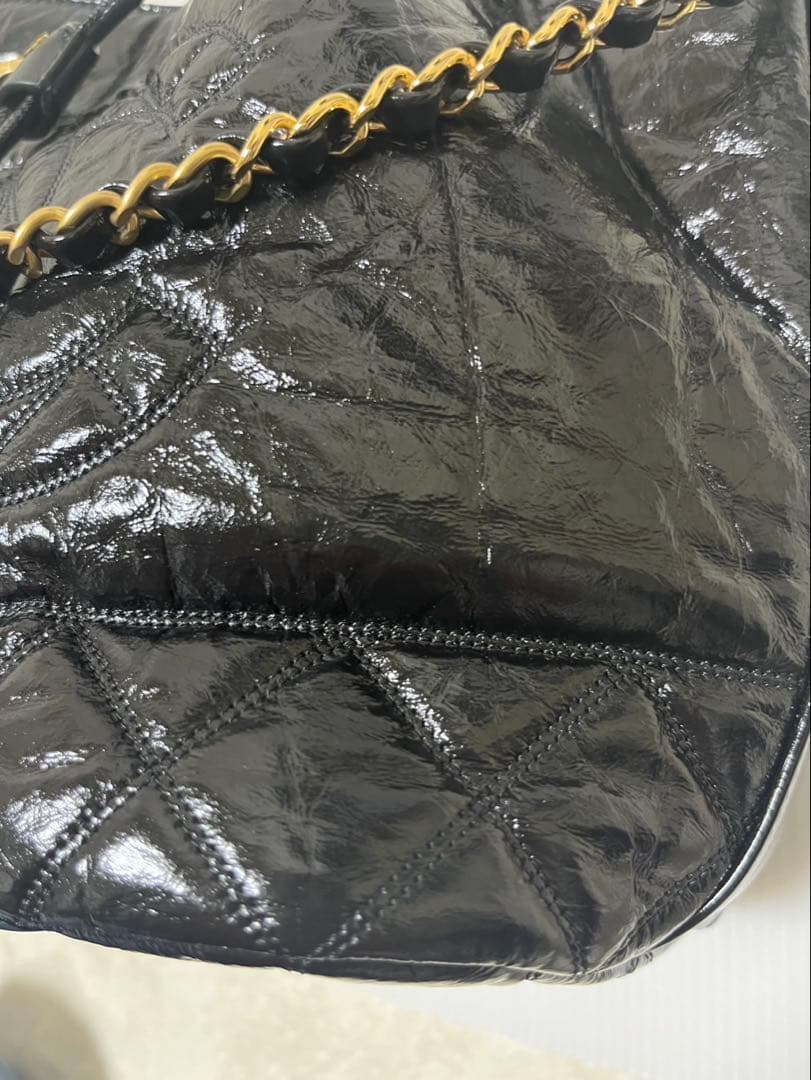 CHANEL シャネル　エナメル巾着型　チェーンショルダーバッグ　30番台