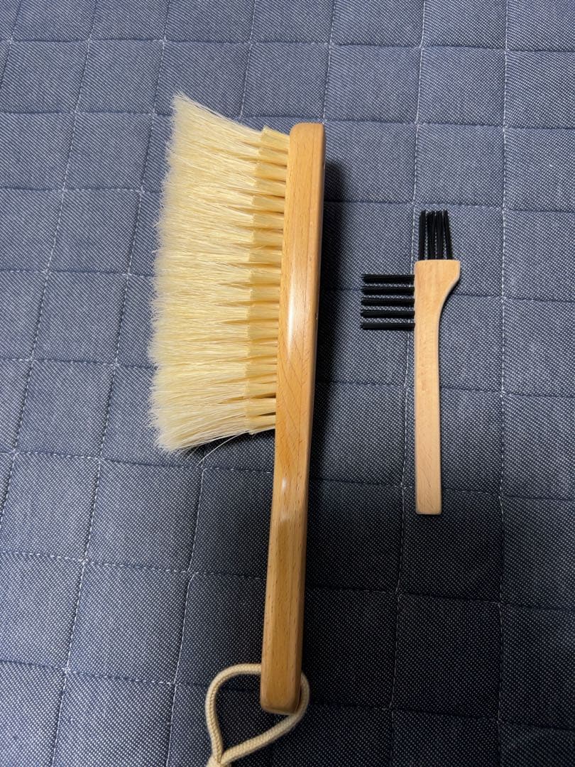 カシミアブラシ　高級洋服のお手入れに最適