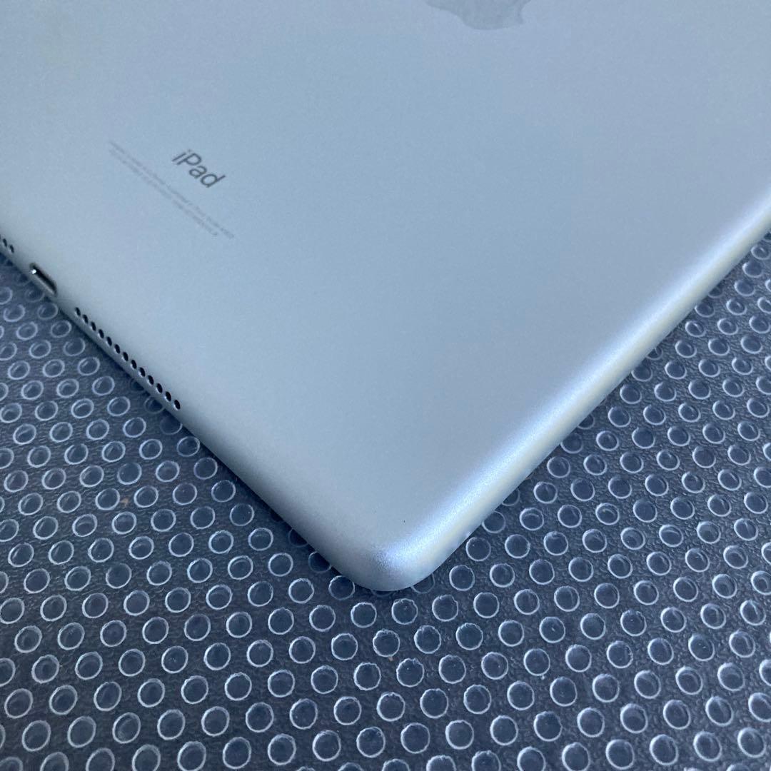 4004 極美品新品級☆電池良好☆iPad5 第5世代 32GB SIMフリー☆