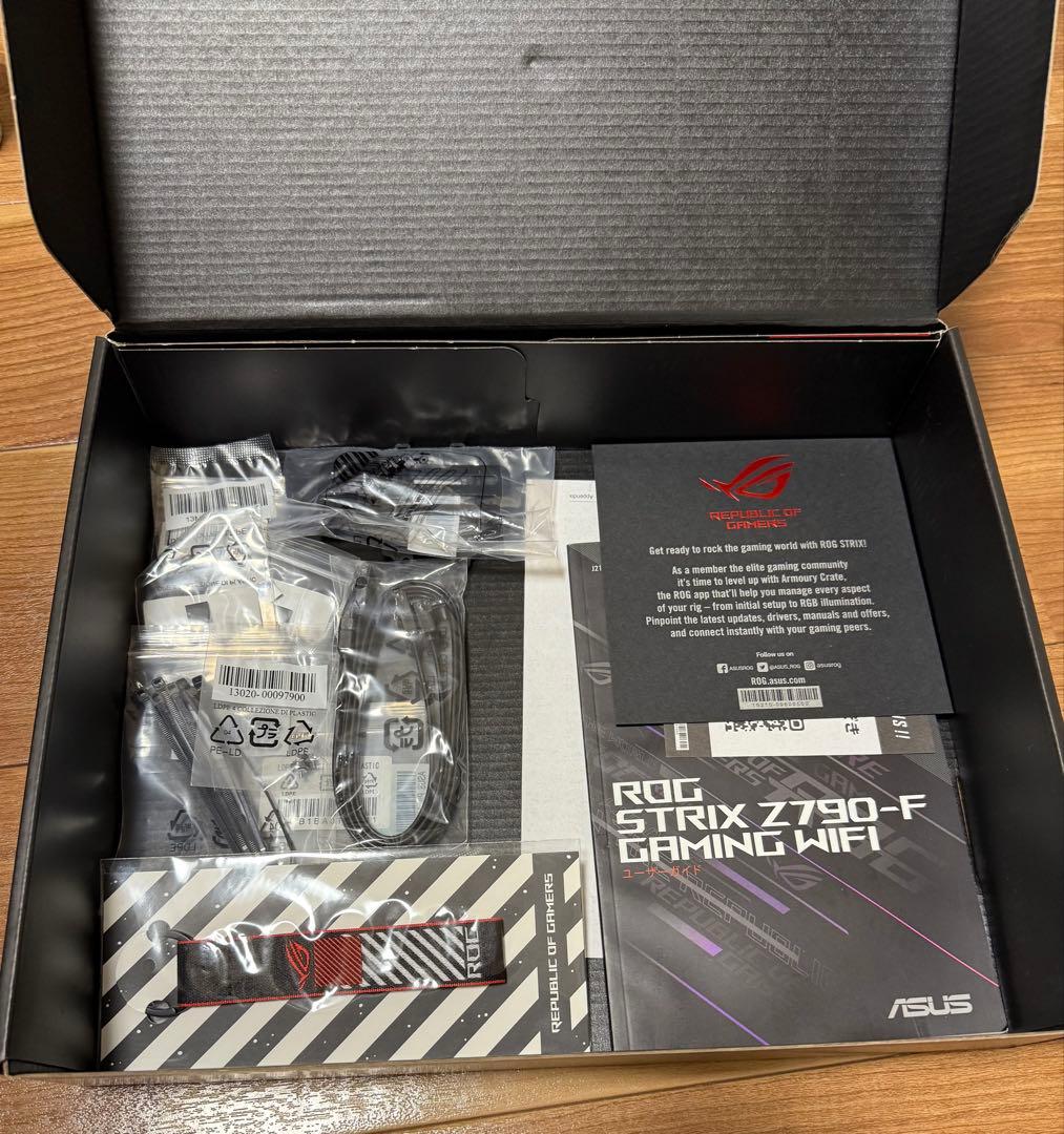 CPU ROG STRIX Z790-F GAMING WiFi + i7-13700K