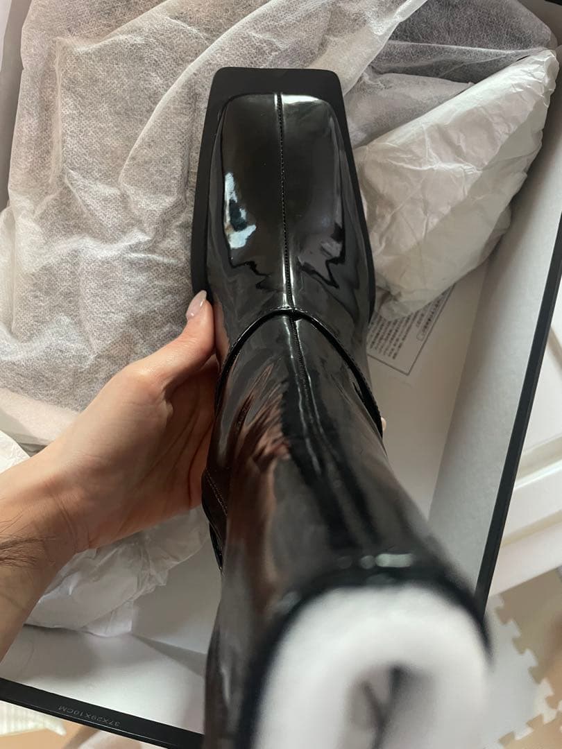 メルトザレディ　enamel square short boots