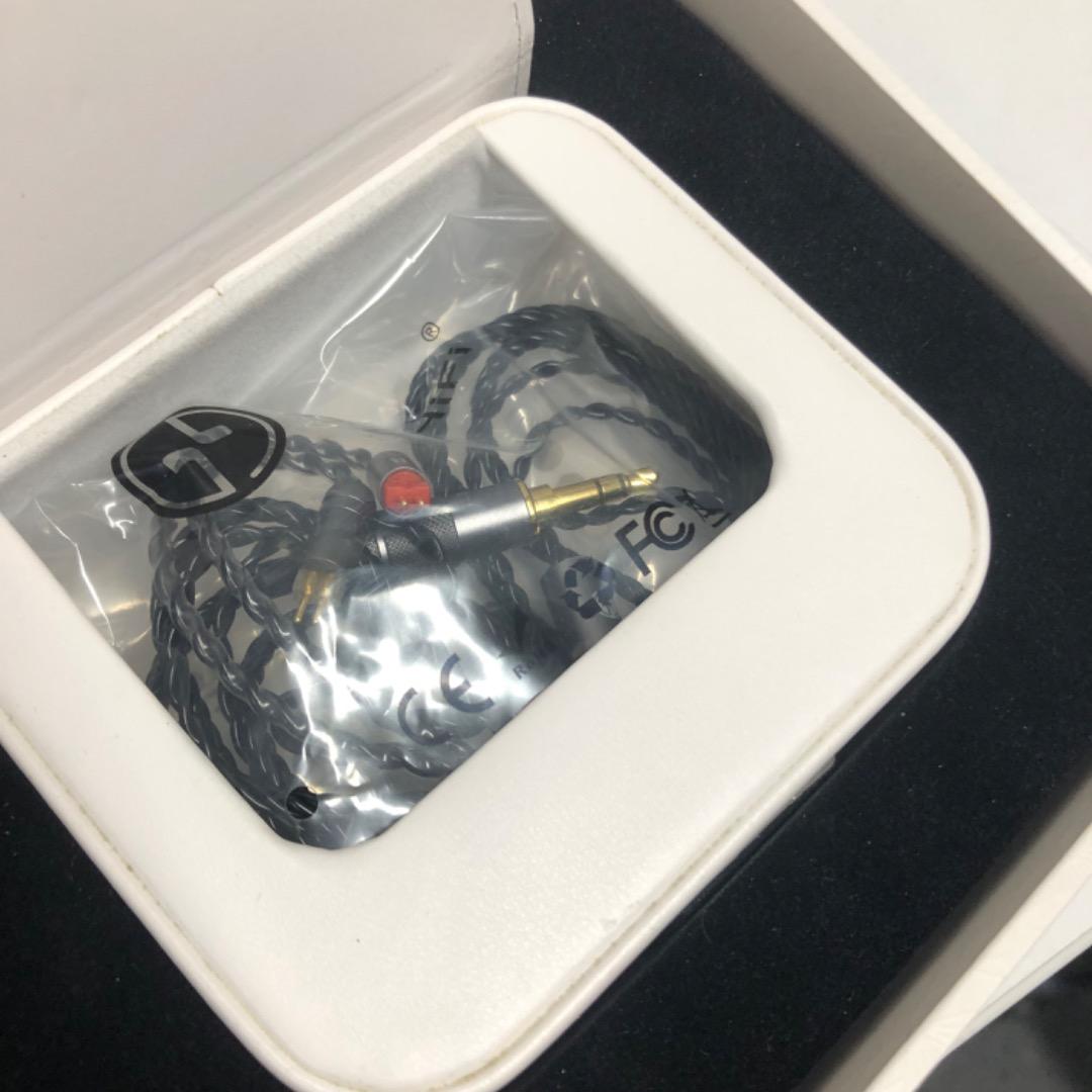 Tin HiFi イヤホン