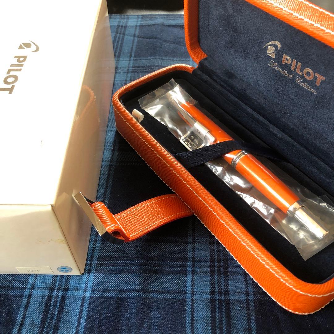 パイロット キャップレス2007年限定万年筆 オレンジ 中字 Ｍニブ