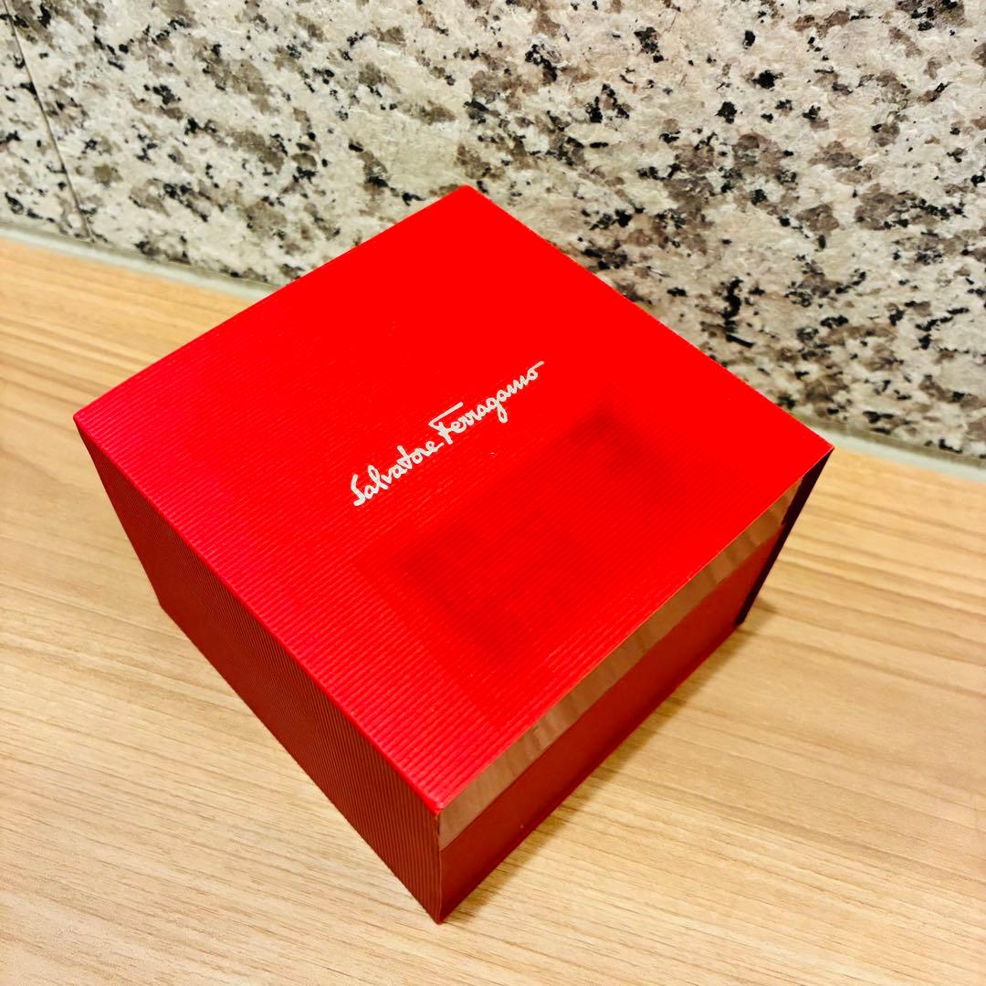 Salvatore Ferragamo フェラガモ ガンチーニ 時計 シルバー