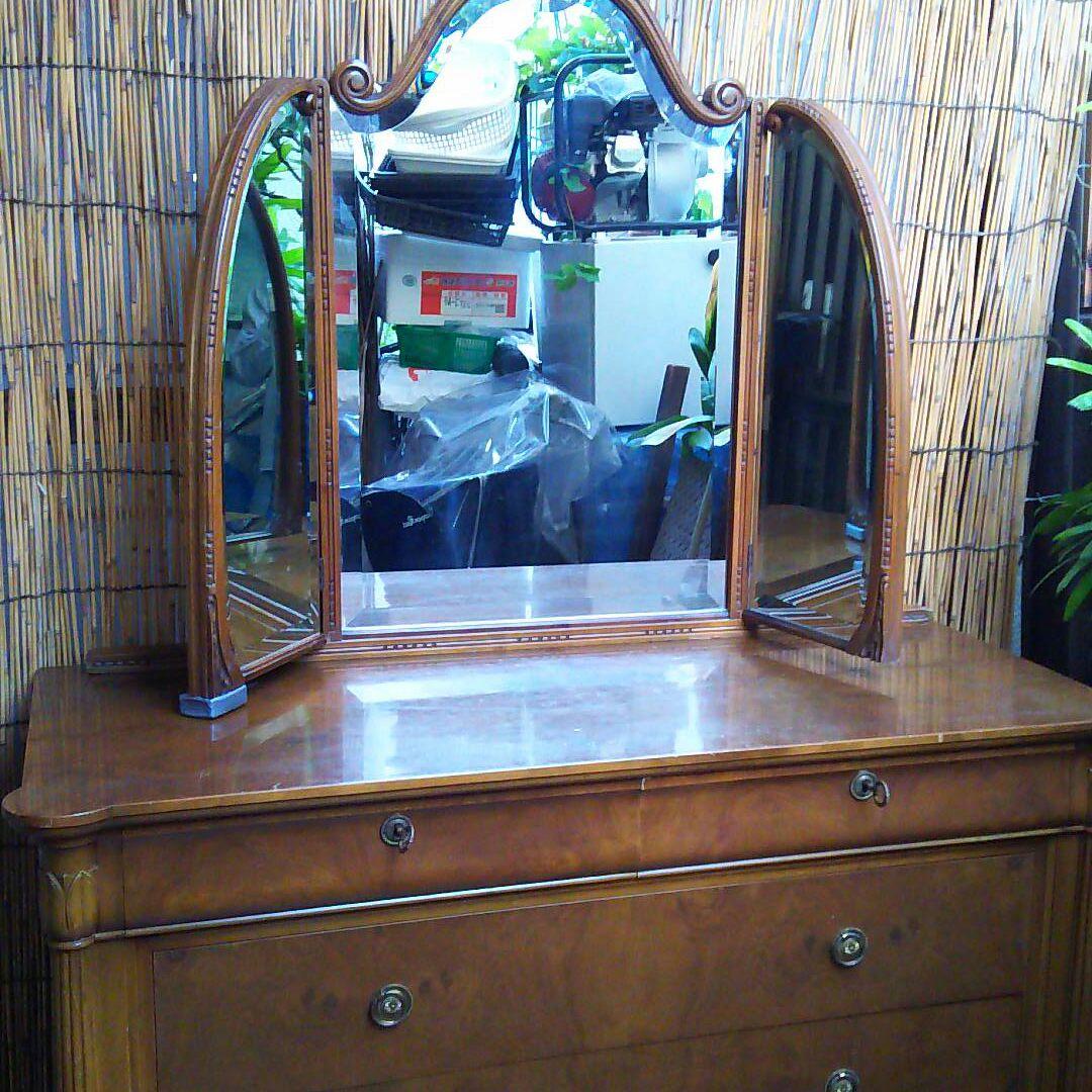 イタリア製家具  三面鏡付きドレッサー上段鍵付き