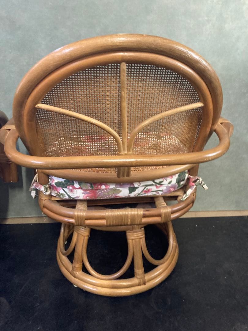 ラタン 回転チェア2脚＆ガラステーブルセット 花柄クッション付き 籐家具