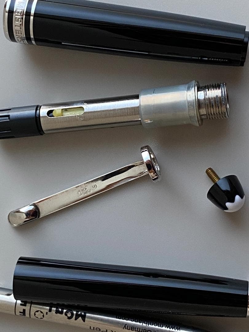 ドイツ製　モンブラン クラシック　P164　プラチナｘブラック ボールペン