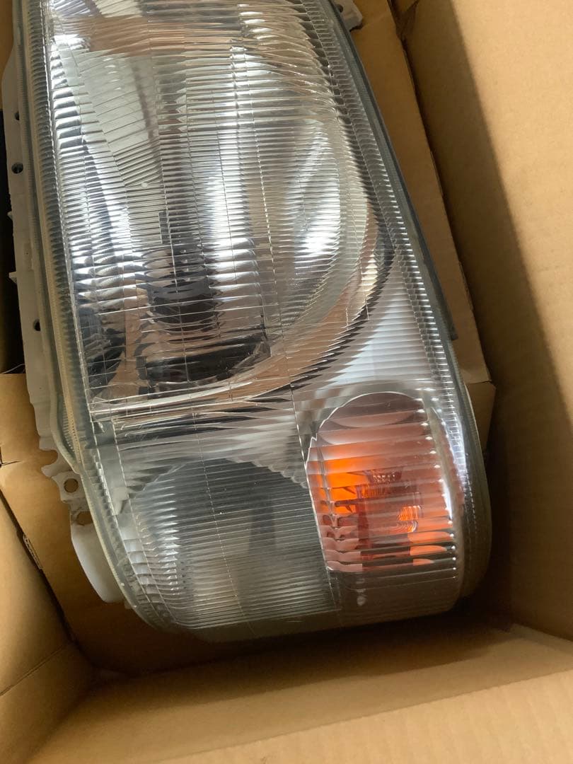 13枚目傷　8枚目ペンキ　ダイナ デュトロ 純正 ヘッドライトユニット 左