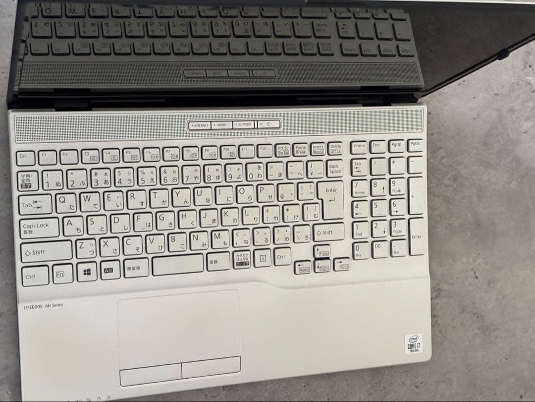 富士通 ノートPC シルバー/ブラウン