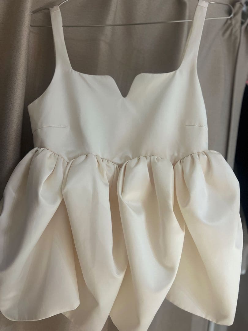 Bibiy ホワイト花びらトップス