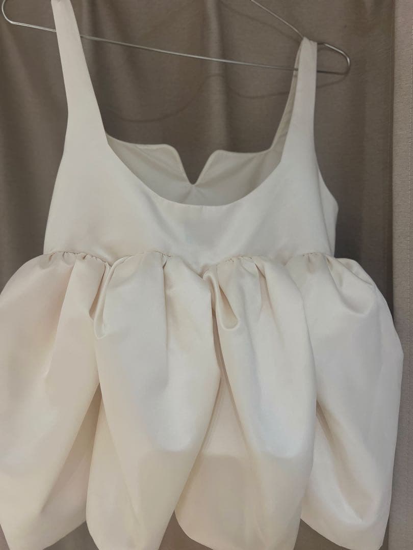 Bibiy ホワイト花びらトップス