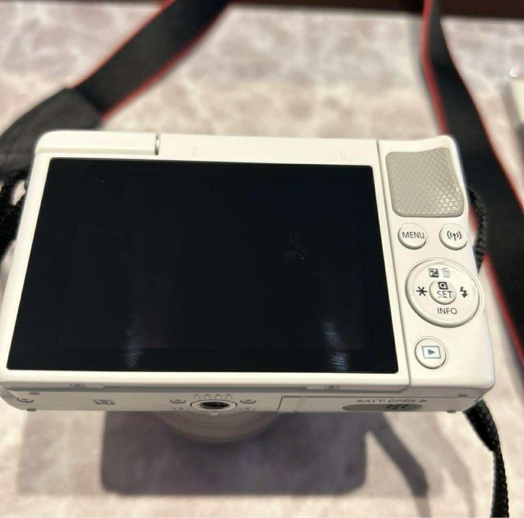 Canon EOS M100 レンズキット15-45mm IS STM ホワイト