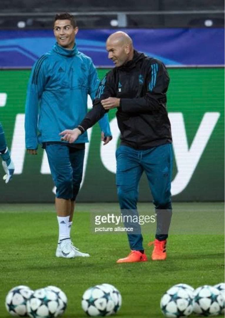 ロナウド　直筆サインスパイク　レアルマドリード　ポルトガル代表　新品　証明書付き