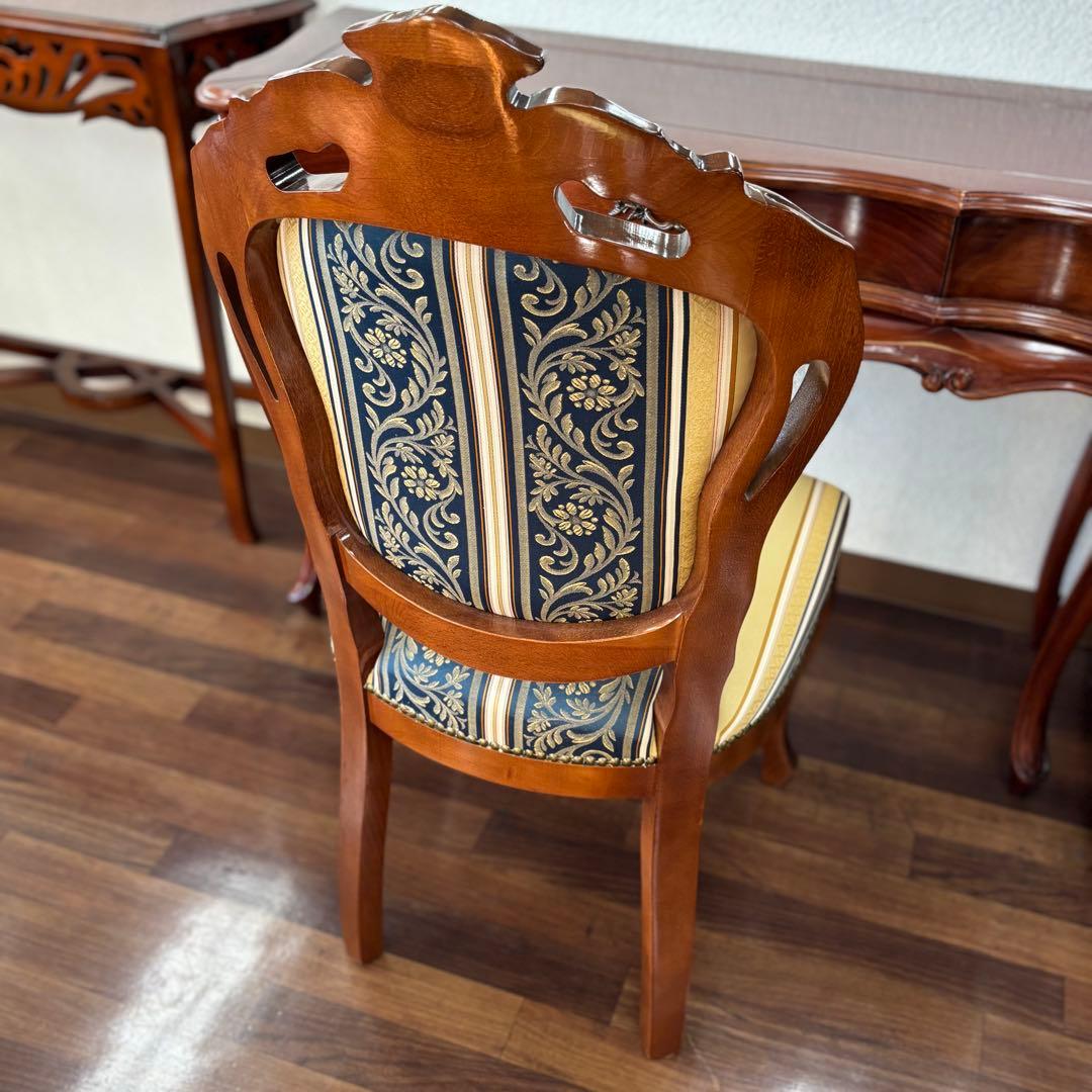 イタリア製　クラシックな木製　ダイニングチェア