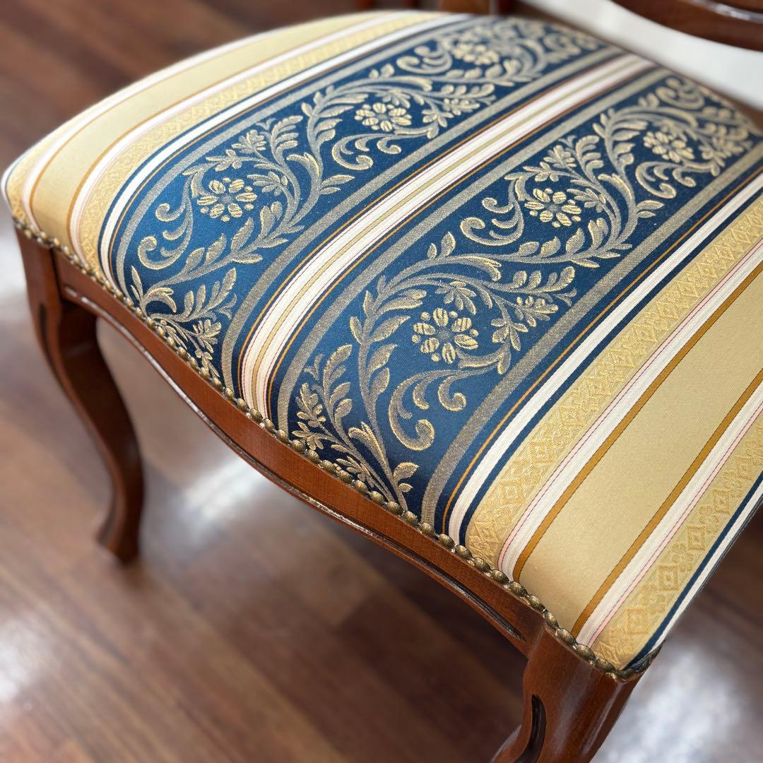 イタリア製　クラシックな木製　ダイニングチェア