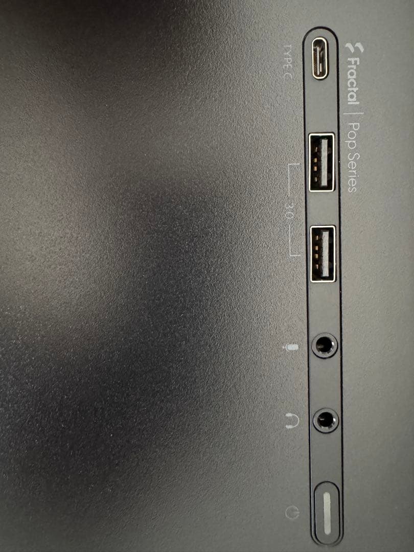 オシャレな電源付き静音PCケース　FRACTALDESIGN