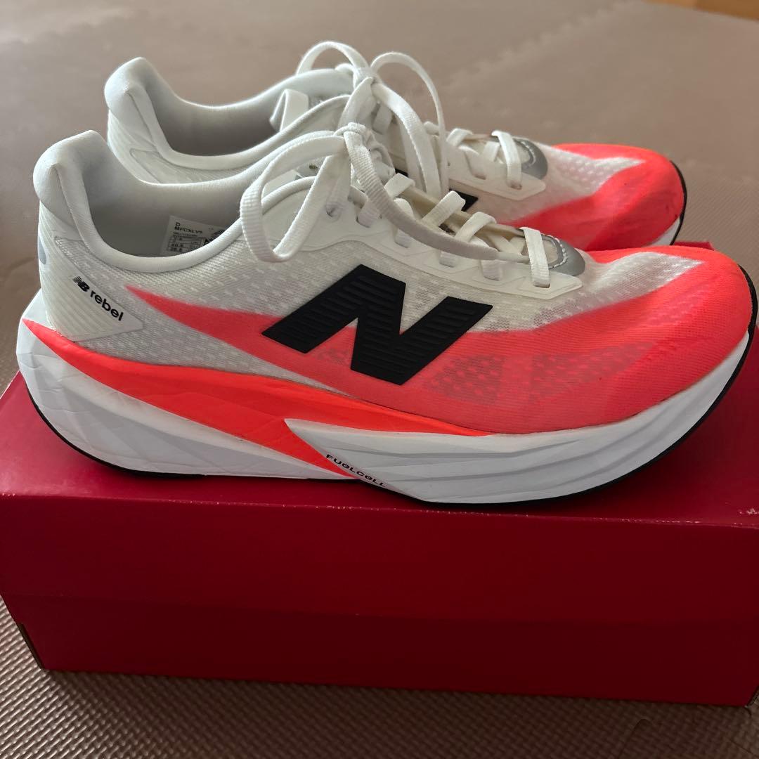 【走行距離 約1.5km・美品】ニューバランス レベル V5 25.5cm