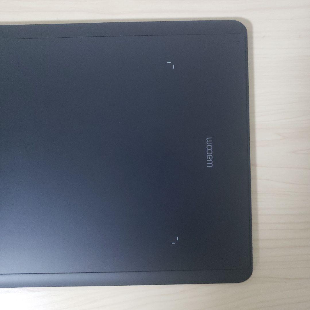 Wacom Intuos Pro 液晶ペンタブレット本体 Mサイズ