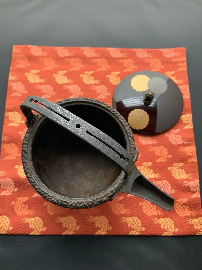 茶道具/懐石道具　銚子(燗鍋)江戸時代　銀象嵌/漆塗蓋16葉菊紋蒔絵散し。優品。