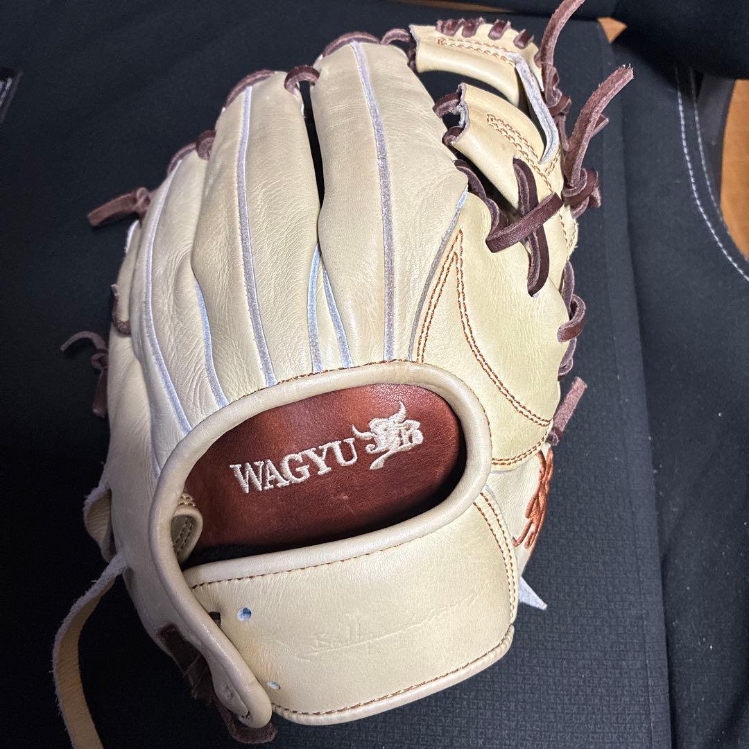 WAGYU ベージュ 硬式グローブ　和牛JB