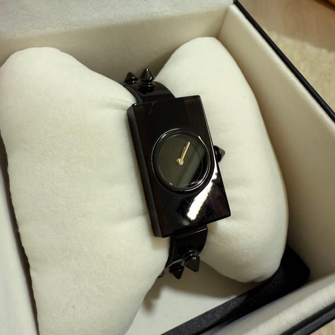 GUCCI ブラック スクエアフェイス 時計　ヴィンテージ