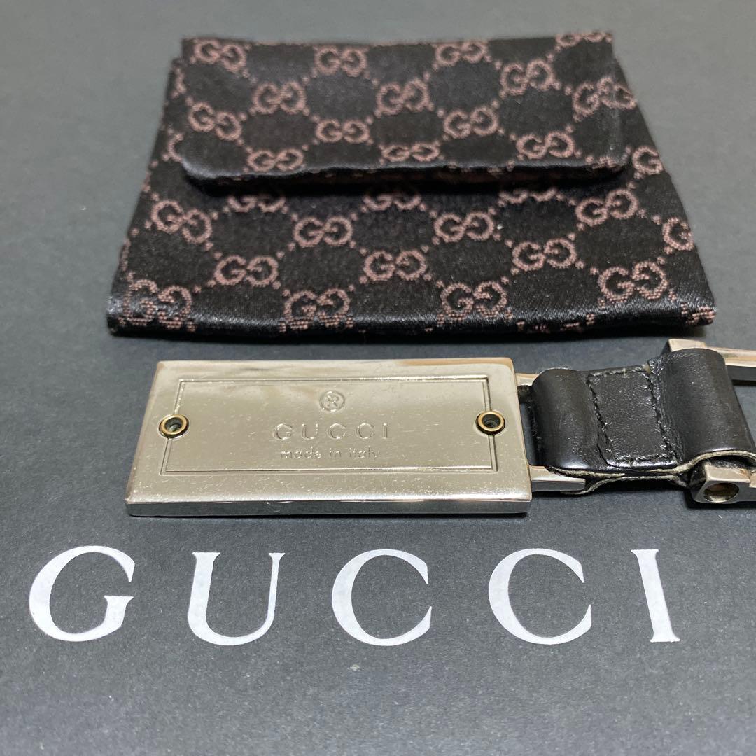 グッチ　GUCCI　キーホルダー　レザー　ロゴ刻印　保存袋付