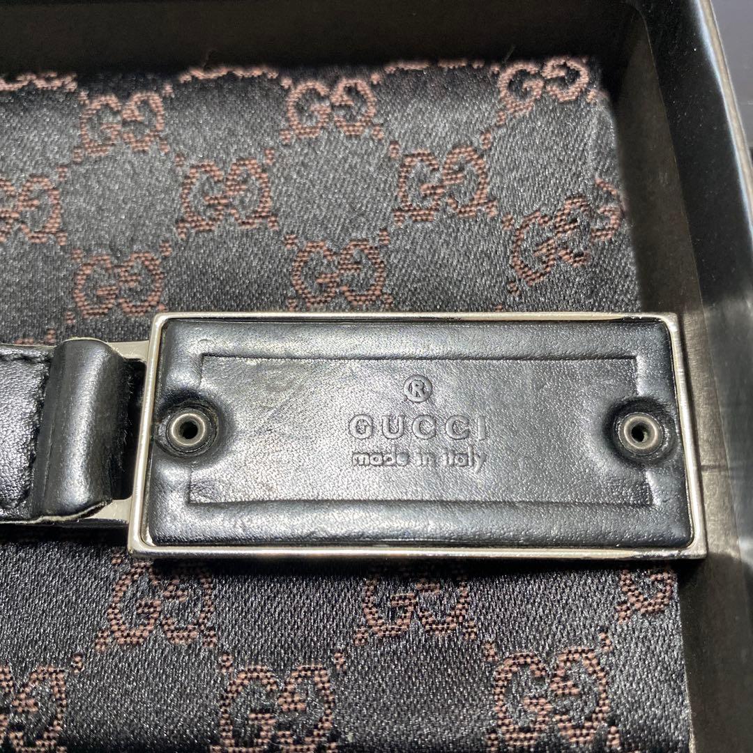 グッチ　GUCCI　キーホルダー　レザー　ロゴ刻印　保存袋付