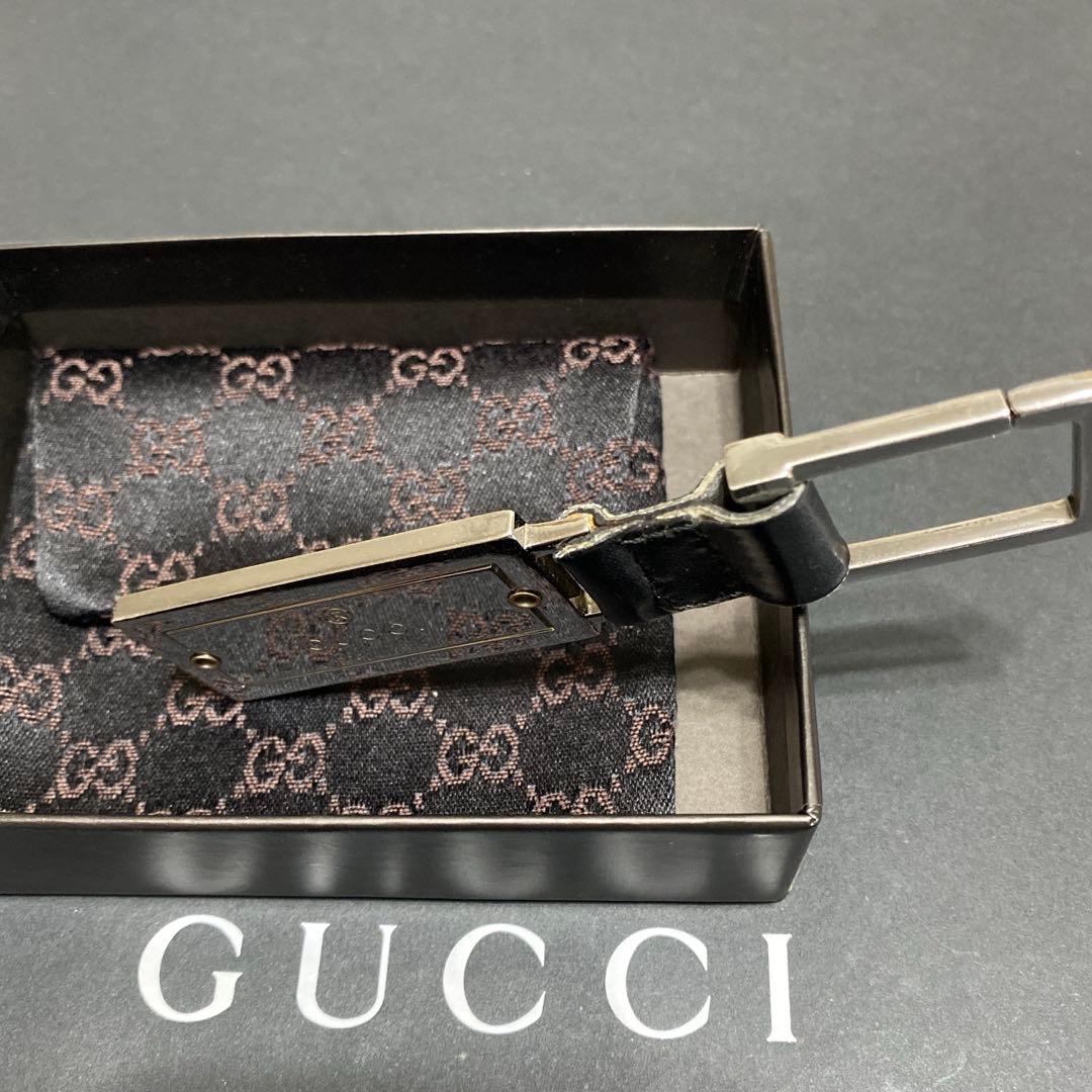 グッチ　GUCCI　キーホルダー　レザー　ロゴ刻印　保存袋付